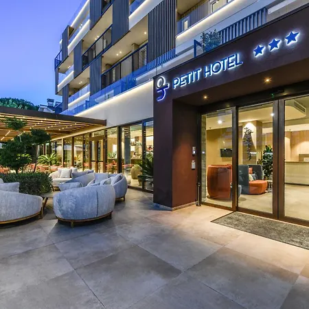 Petit Hotel-2